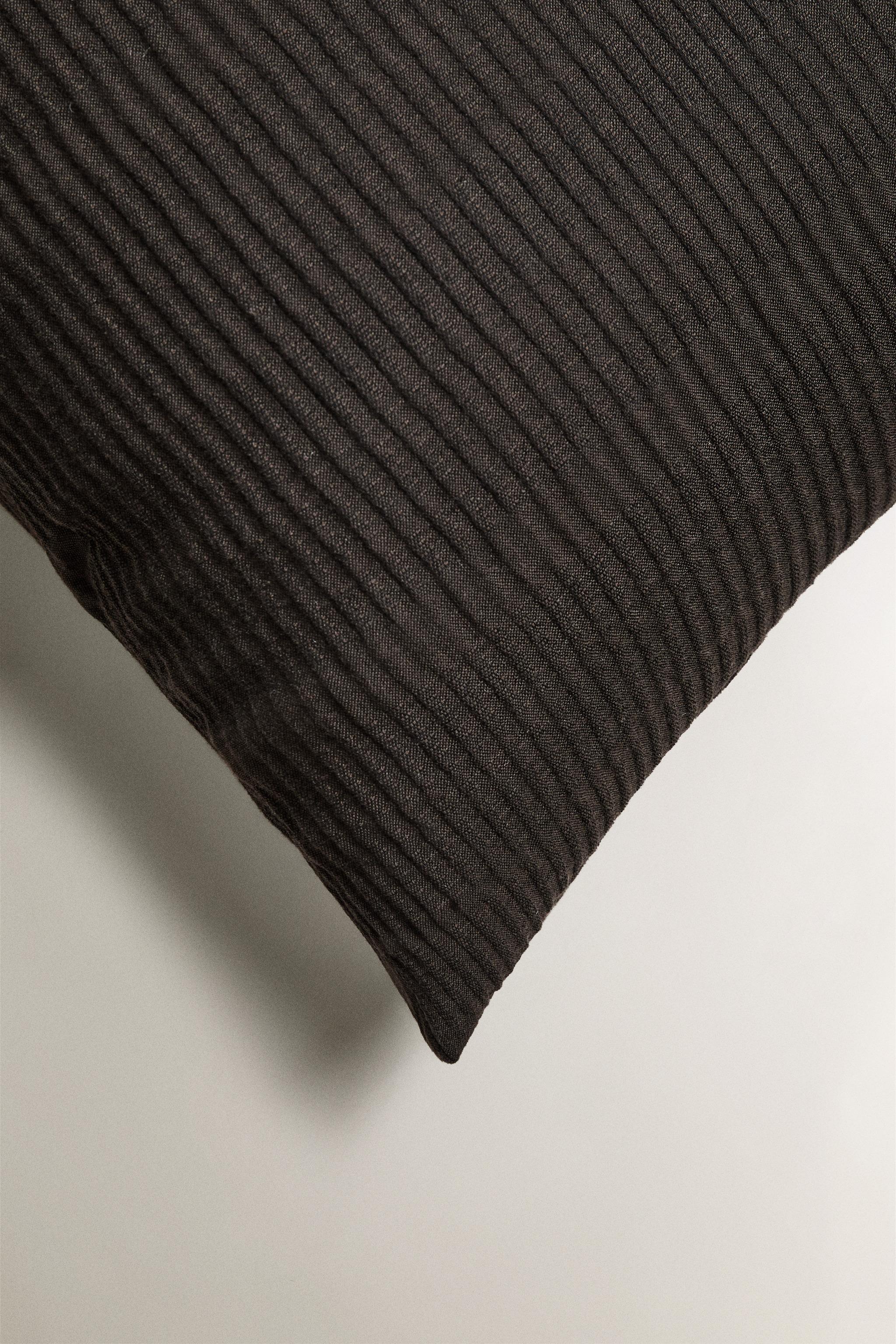 GATHERED QUILT THROW PILLOW COVER